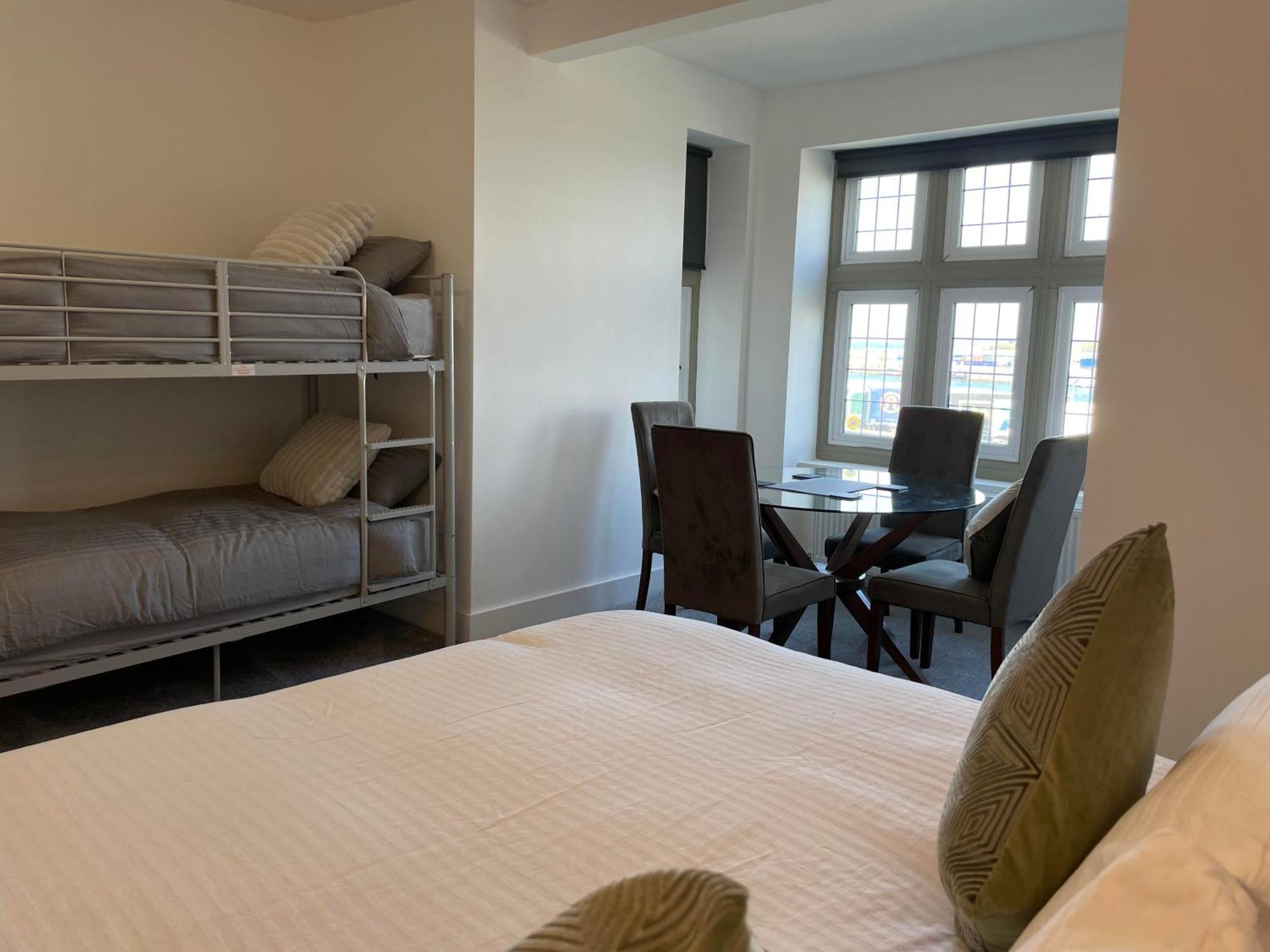 Harbour Watch Hotel Holyhead Kültér fotó
